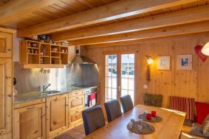 Kuchyň nebo kuchyňský kout v ubytování Chalet Pierre Blanche