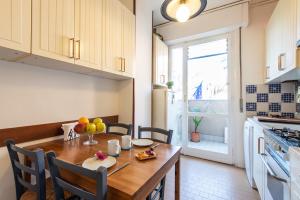 Kuchyň nebo kuchyňský kout v ubytování Milano Guest House