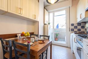 Kuchyň nebo kuchyňský kout v ubytování Milano Guest House