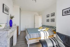 Krevet ili kreveti u jedinici u okviru objekta Bright flat with balcony close to Vieux Hyères - Welkeys