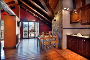 Kuchyň nebo kuchyňský kout v ubytování Villa de Plan Apartments&Suites