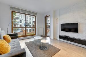 Televízia a/alebo spoločenská miestnosť v ubytovaní Dom & House - Apartamenty Nadmorski Dwór