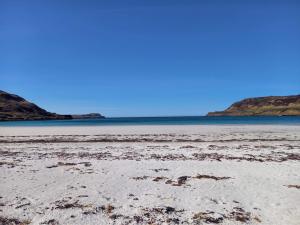 a sandy beach with the ocean in the background at Ard Na Mara Self Catering Isle of Mull in Dervaig