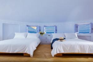 מיטה או מיטות בחדר ב-Windmill Villas