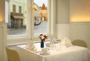 
A restaurant or other place to eat at Bellevue Hotel Český Krumlov
