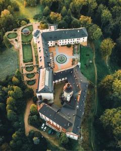 Letecký snímek ubytování Chateau Zbiroh
