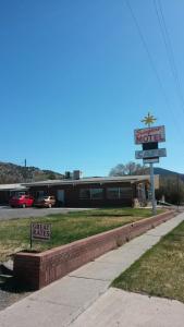 a sign for a fast food restaurant with a motel at Sunglow Motel in Bicknell