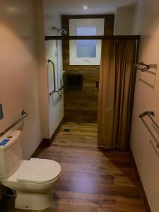 a bathroom with a toilet and a sink at Pousada Serra Paradiso in Gramado