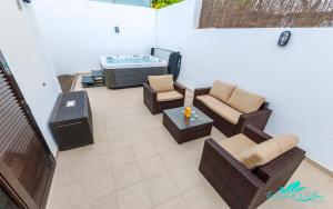 Zdjęcie z galerii obiektu Exceptional 3-Bed Villa private pool and Jacuzzi w mieście Playa Blanca +37 zdjęć