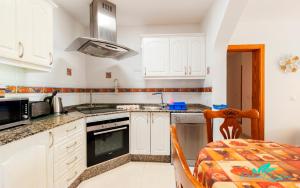 Zdjęcie z galerii obiektu Exceptional 3-Bed Villa private pool and Jacuzzi w mieście Playa Blanca
