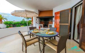 Zdjęcie z galerii obiektu Exceptional 3-Bed Villa private pool and Jacuzzi w mieście Playa Blanca