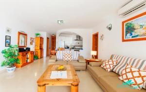 Zdjęcie z galerii obiektu Exceptional 3-Bed Villa private pool and Jacuzzi w mieście Playa Blanca