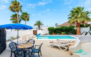 Zdjęcie z galerii obiektu Exceptional 3-Bed Villa private pool and Jacuzzi w mieście Playa Blanca