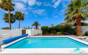Zdjęcie z galerii obiektu Exceptional 3-Bed Villa private pool and Jacuzzi w mieście Playa Blanca