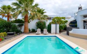 Zdjęcie z galerii obiektu Exceptional 3-Bed Villa private pool and Jacuzzi w mieście Playa Blanca