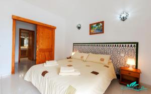 Zdjęcie z galerii obiektu Exceptional 3-Bed Villa private pool and Jacuzzi w mieście Playa Blanca