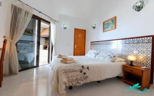 Zdjęcie z galerii obiektu Exceptional 3-Bed Villa private pool and Jacuzzi w mieście Playa Blanca