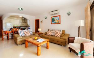 Zdjęcie z galerii obiektu Exceptional 3-Bed Villa private pool and Jacuzzi w mieście Playa Blanca