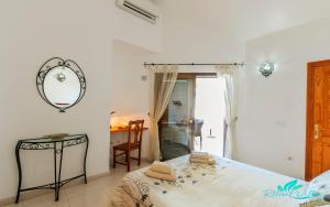 Zdjęcie z galerii obiektu Exceptional 3-Bed Villa private pool and Jacuzzi w mieście Playa Blanca