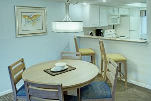 a kitchen and dining room with a table and chairs at Club Wyndham Orlando International in Orlando