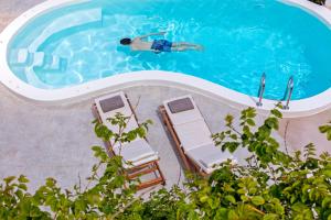 The swimming pool at or close to Windmill Villas