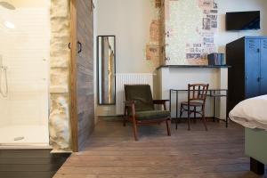 a room with a bed and a table and chairs at OYO rooms in Kortrijk