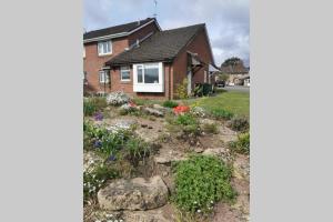 a garden in front of a house at Stylish studio bungalow, close to Cardiff Centre in Cardiff