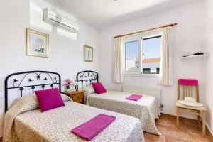 A bed or beds in a room at Villa Leander by Villa Plus Még 20 kép