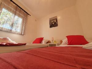 Postel nebo postele na pokoji v ubytování Apartmani Callista