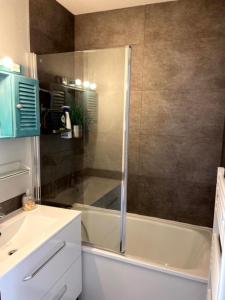 Баня в Appartement Hauteur Barcelonnette Vue Exceptionnelle