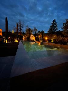 Bazén v ubytování Relais Villa Borghetto nebo v jeho okolí