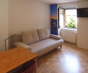 Posezení v ubytování Convenient and Functional Apartment in the Center