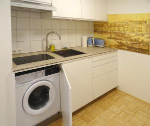 Kuchyň nebo kuchyňský kout v ubytování Convenient and Functional Apartment in the Center