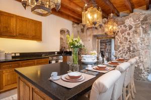 Η κουζίνα ή μικρή κουζίνα στο Casa Garita, 3BR in Centro, Amazing Views & Luxury Beds