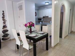 A kitchen or kitchenette at Los Cristianos - heated swimming pool air-conditioned