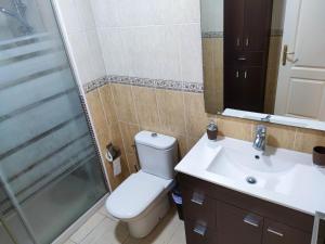 A bathroom at Los Cristianos - heated swimming pool air-conditioned