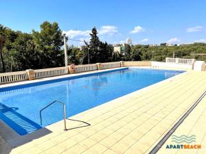 Der Swimmingpool an oder in der Nähe von APARTBEACH CYE 6 CLIMATIZADO y JUNTO PLAYA