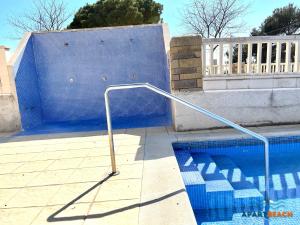 Der Swimmingpool an oder in der Nähe von APARTBEACH CYE 6 CLIMATIZADO y JUNTO PLAYA