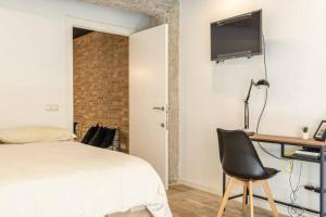 A bed or beds in a room at Valencia Playa