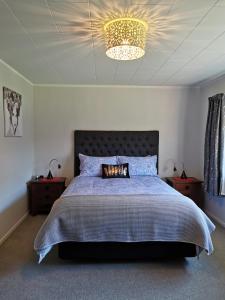 Katil atau katil-katil dalam bilik di Kerikeri Sunny Modern 2 Bedroom Apartments