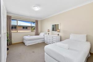 En eller flere senge i et værelse på Sea Gaze Apartments by Kingscliff Accommodation