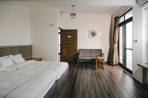 Postel nebo postele na pokoji v ubytování Destination Inn