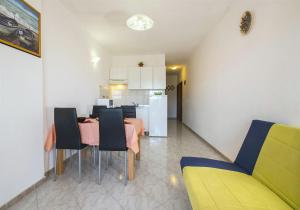 Kuchyň nebo kuchyňský kout v ubytování Apartments Iris