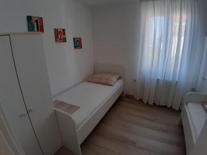 Postel nebo postele na pokoji v ubytování Apartment Nikolina + 13 fotografií