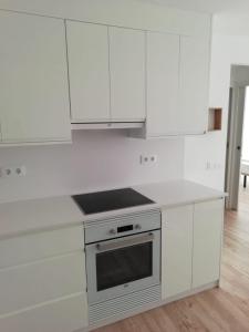 Kuchnia lub aneks kuchenny w obiekcie Infante II Primera Linea Playa De Gandia SOLO FAMILIAS