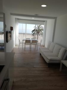 Część wypoczynkowa w obiekcie Infante II Primera Linea Playa De Gandia SOLO FAMILIAS