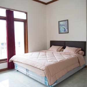 Llit o llits en una habitació de Villa Tjokro