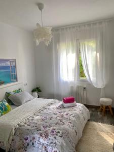 Ένα ή περισσότερα κρεβάτια σε δωμάτιο στο Apartments in the forest with sea view