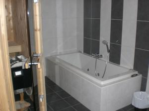 Baðherbergi á B&B L'ourthe