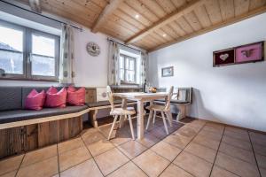a living room with a table and a couch at Ferienwohnungen am Lahnerbach in Lenggries